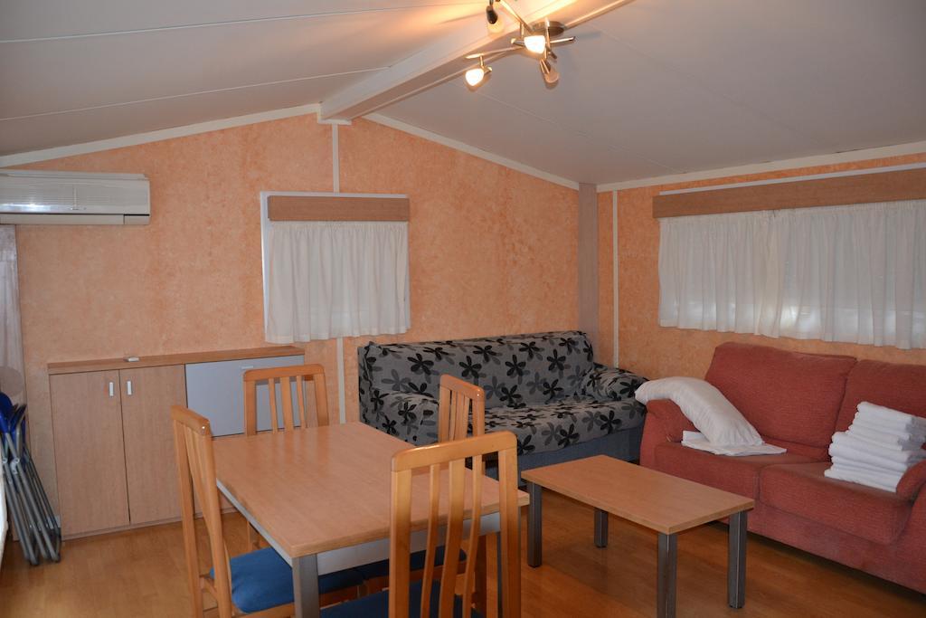 Camping Fuentes Blancas Burgo المظهر الخارجي الصورة