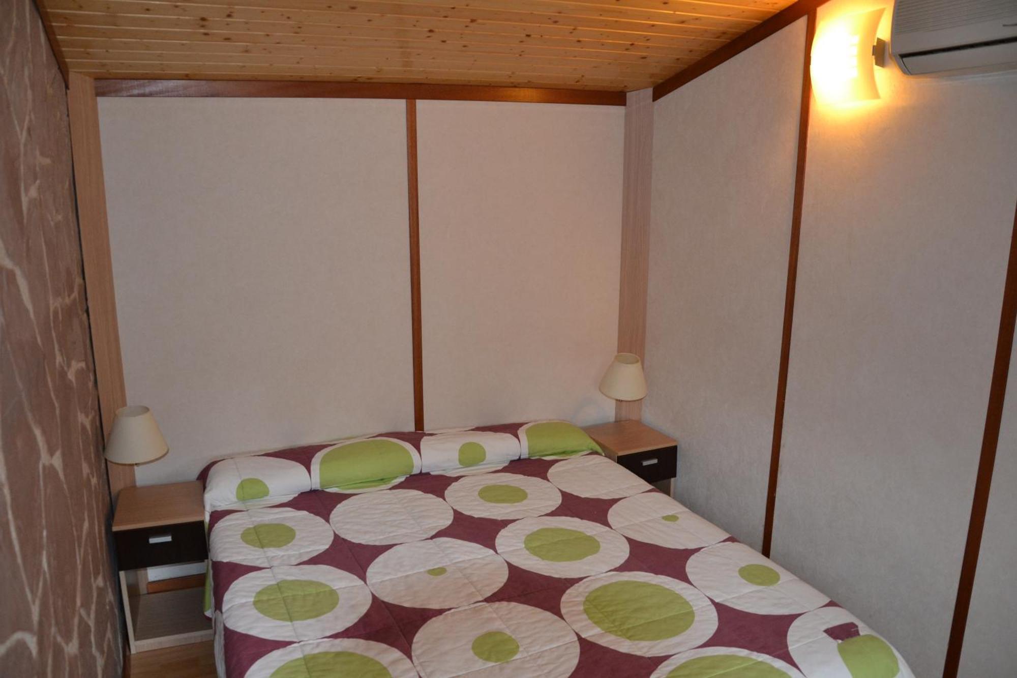 Camping Fuentes Blancas Burgo الغرفة الصورة