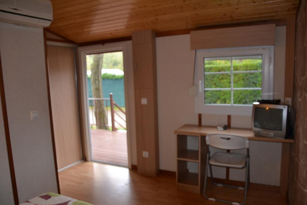 Camping Fuentes Blancas Burgo الغرفة الصورة