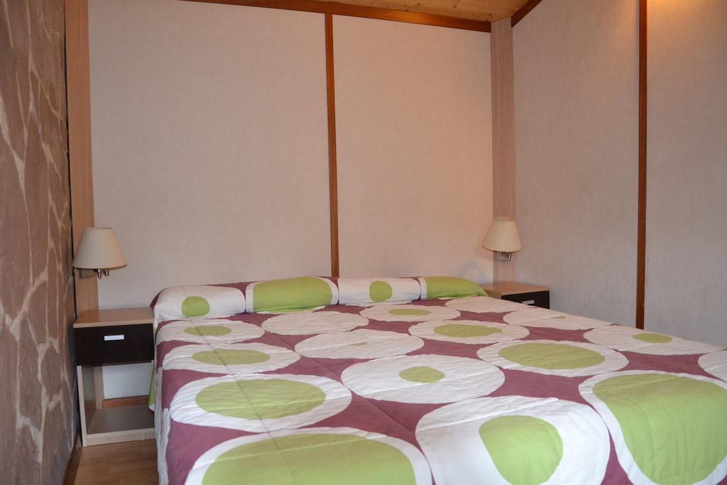 Camping Fuentes Blancas Burgo الغرفة الصورة