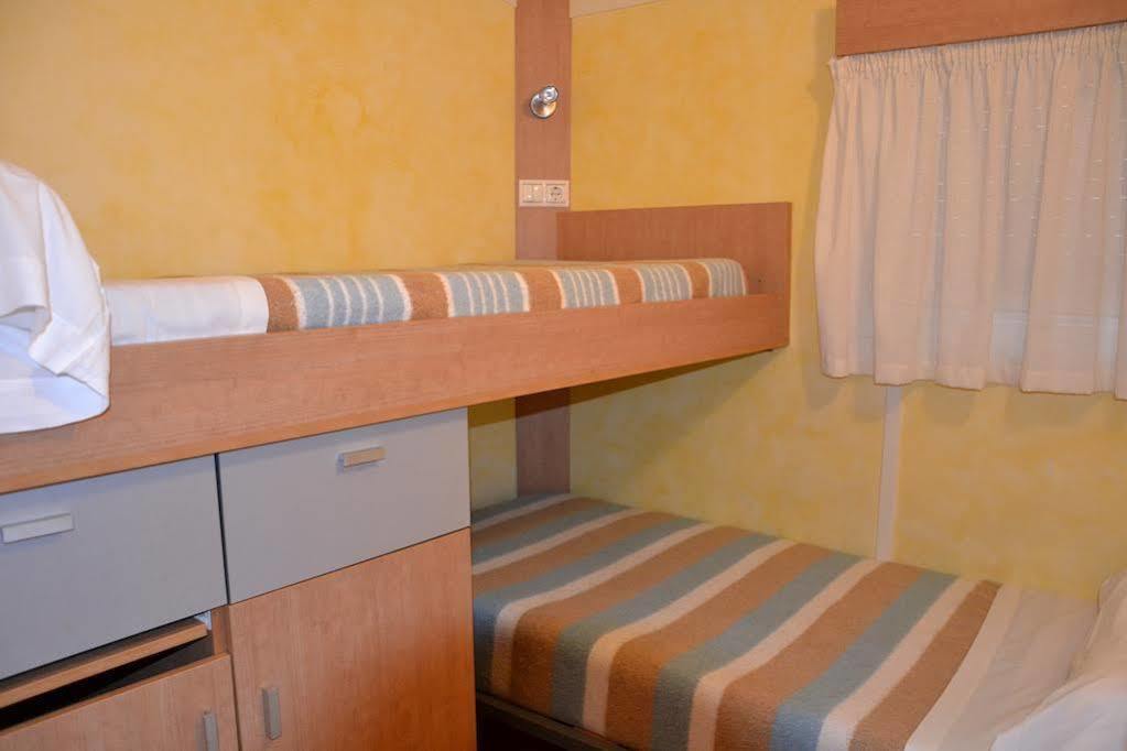Camping Fuentes Blancas Burgo المظهر الخارجي الصورة